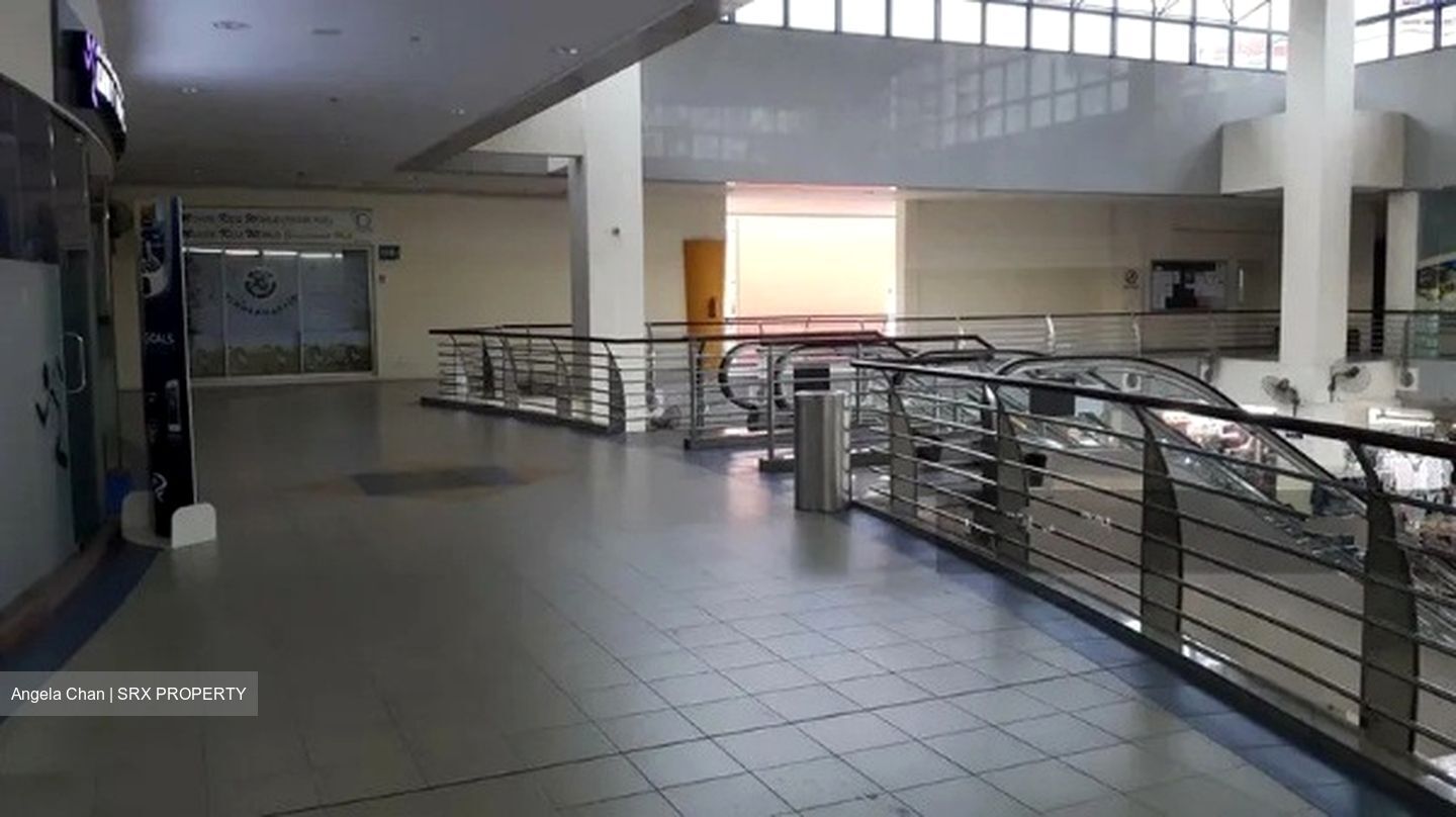 Elias Mall (D18), Retail #550739531